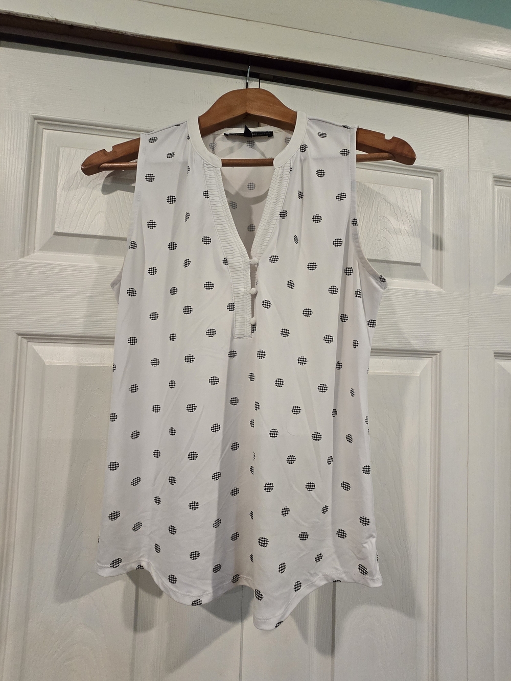 White House Black Market White Sleeveless Polka Dot V-Neck Camisole